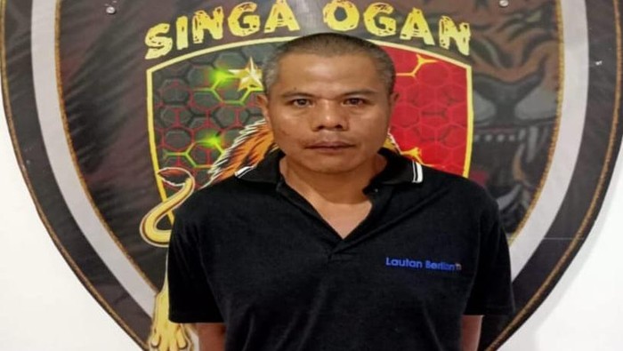 Suryadi saat diringkus polisi.