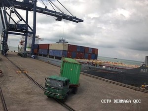 Alat Bongkar Muat Peti Kemas di TPK Tarakan Kembali Berfungsi