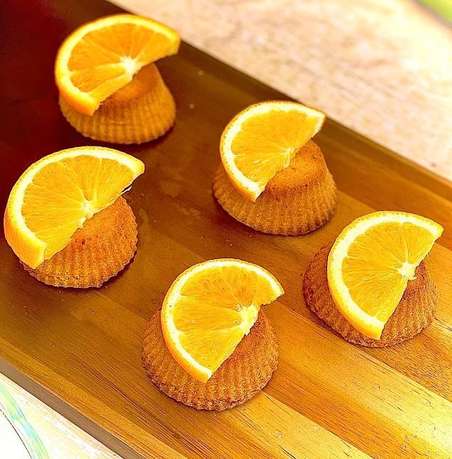 Unik Banget! Wanita Ini Buka Kafe dengan Menu Kue Serba Serangga