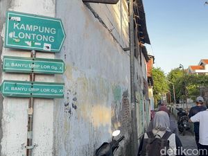 Tak Pernah Tidur, Kampung Lontong Jadi Nadi Ekonomi Warga Surabaya