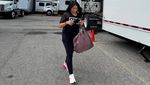 Anggun C Sasmi Tetap Slay Pakai Kaus dan Sneakers