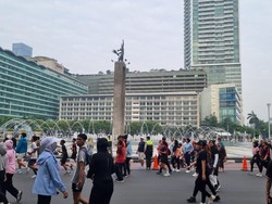 Video: Kepoin Harga Sepatu Lari Warga di CFD Sudirman