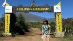 Tepuk Tangan Buat Atiek CB: Mbah Umur 62 Tahun di Puncak Rinjani