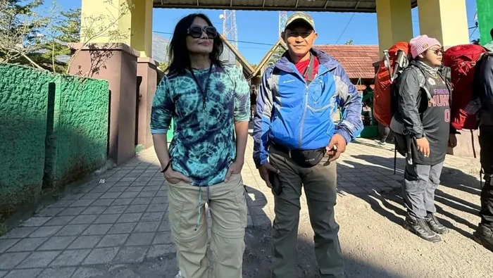 Atiek CB Atiek CB di puncak Rinjani.