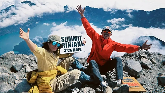 Atiek CB di puncak Rinjani.