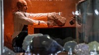 Rumah lelang Sothebys mengungkap meteorit Mars terbesar yang pernah ditemukan di Bumi, spesimen seberat 54 pon (24,4 kg) yang dikenal sebagai NWA 16788, menjelang lelang pada 16 Juli di New York. Foto: REUTERS/Eduardo Munoz