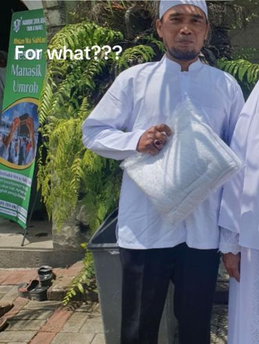 Beredar viral di media sosial, postingan seorang wanita yang bernama My Love. Bikin netizen takut untuk simpan kontaknya.