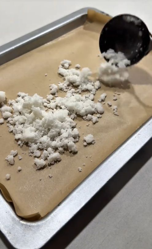 Bule Jerman di Lombok suka masak makanan Indonesia