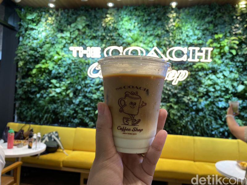 Coach Cafe JPO