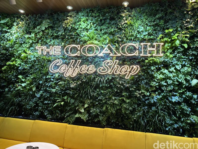 Coach Cafe JPO