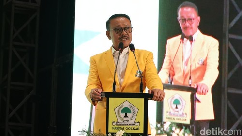 Ketua DPD Golkar Bali Gde Sumarjaya Linggih alias Demer menyampaikan pidato visi misinya saat Musda DPD Golkar Bali di Denpasar, Minggu (13/7/2025).