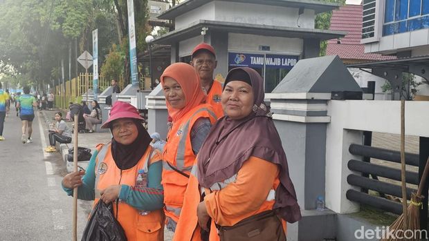 Di balik kesuksesan lari ribuan peserta, ada 