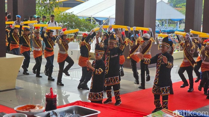 Dika Pacu Jalur hingga Polisi Cilik Meriahkan Riau Bhayangkara Run 2025, di Kota Pekanbaru, Minggu (13/7/2025).