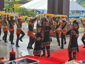 Dika Pacu Jalur hingga Polisi Cilik Meriahkan Riau Bhayangkara Run 2025