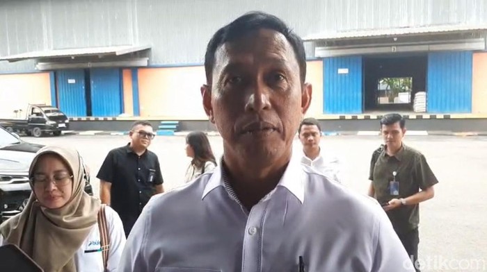 Direktur Utama Perusahaan Umum (Dirut Perum) Bulog, Mayjen Ahmad Riza ditemui di Gudang Bulog Ngabeyan, Sukoharjo, Minggu (13/7/2025).