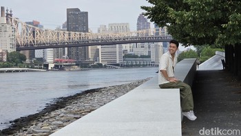 Sektor kamera menjadi salah satu bintang utama dalam peningkatan Galaxy Z Fold7. Lupakan kamera 50MP pada Fold6, Fold7 kini mengusung kamera utama 200MP (sensor 1/1.3 inci), setara dengan kemampuan Galaxy S25 Ultra. .Foto: Adi Fida Rahman/detikINET