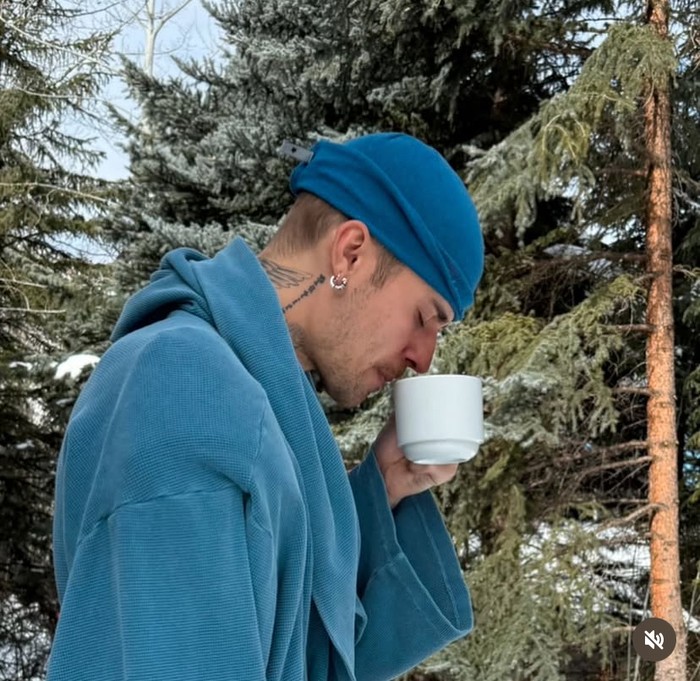Gaya ‘SWAG’ Justin Bieber saat Coba Sundae Erwewhon dan Makan Ramen di Jepang