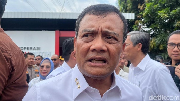 Gubernur Jawa Tengah, Ahmad Luthfi ditemui di Koperasi Merah Putih, Minggu (13/7/2025).