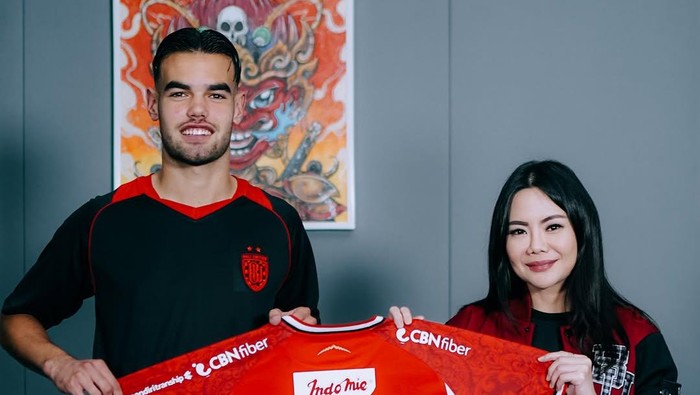 Jens Raven diperkenalkan sebagai pemain baru Bali United, Minggu (13/7/2025). (Instagram @baliunitedfc)