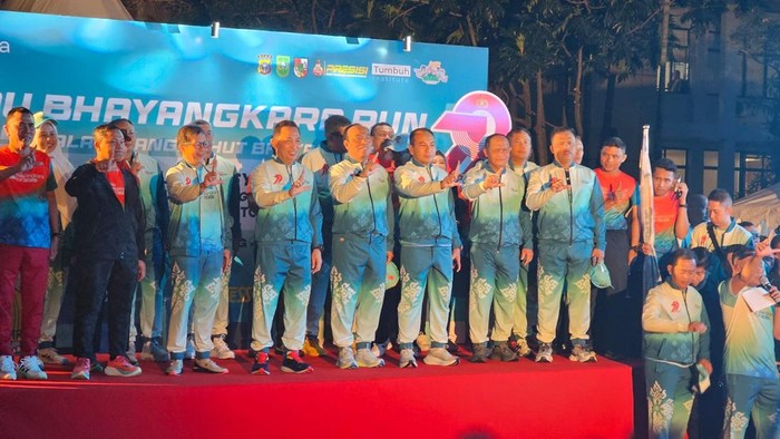 Kapolri flag off Riau Bhayangkara Run 2025 (Amel/detikcom)