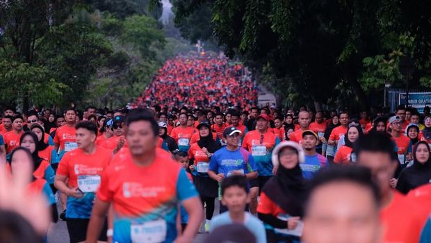 Kapolri Jenderal Listyo Sigit Prabowo hingga Kapolda Riau Irjen Herry Heryawan menanam pohon di Riau Bhayangkara Run 2025, Minggu (13/7/2025).