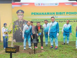 Kapolri-Kapolda Tanam Pohon di Riau Bhayangkara Run, Komitmen Jaga Lingkungan