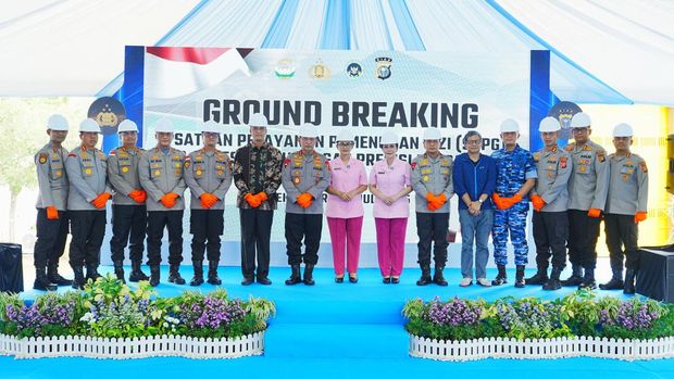Kapolri Jenderal Listyo Sigit Prabowo melakukan groundbreaking dapur SPPG di Polda Riau dan 9 Polres jajaran, Minggu (13/7/2025).