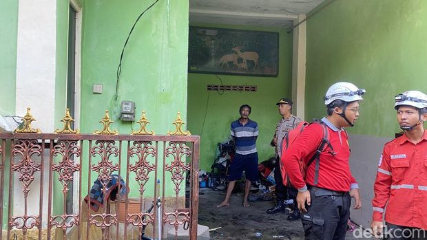Kebakaran rumah di Kelurahan Gisikdrono, Kecamatan Semarang Barat, Kota Semarang, akhirnya berhasil dipadamkan, Minggu (13/7/2025).