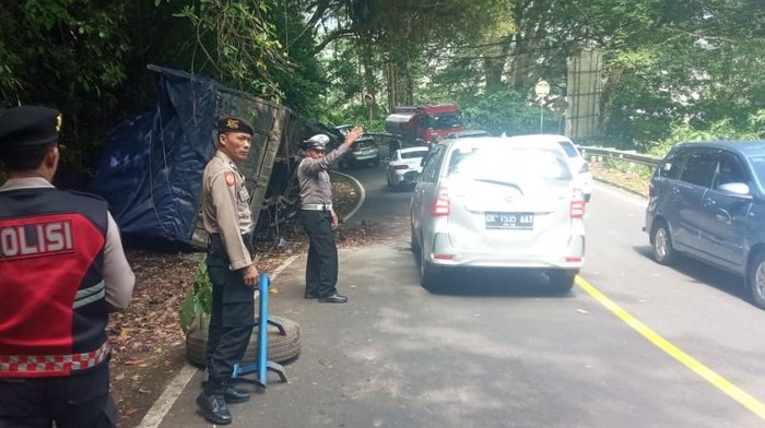 Kecelakaan tunggal di Jalan Singaraja-Denpasar wilayah Desa Wanagiri, Kecamatan Sukasada Selasa (8/7/2025). (Polres Buleleng)