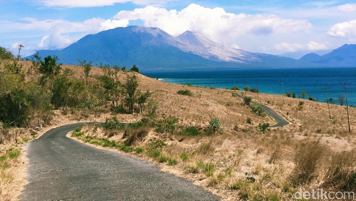 Keindahan Padang Bekasa Wolor, Pulau Solor, Flores Timur, NTT. (Dok. Afriyanto Keyn)