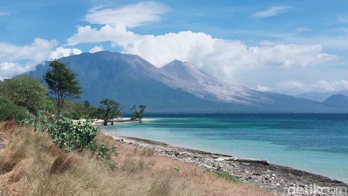 Keindahan Padang Bekasa Wolor, Pulau Solor, Flores Timur, NTT. (Dok. Afriyanto Keyn)