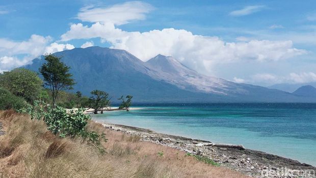 Keindahan Padang Bekasa Wolor, Pulau Solor, Flores Timur, NTT. (Dok. Afriyanto Keyn)