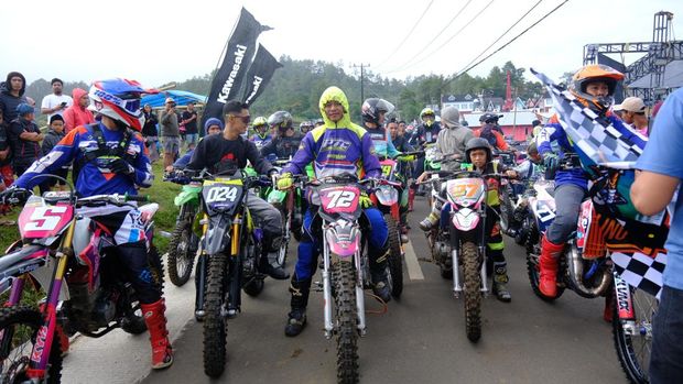 Keseruan Beautiful Malino dengan aksi Adventure Trail dan penampilan artis nasional pada Sabtu (12/7/2025).