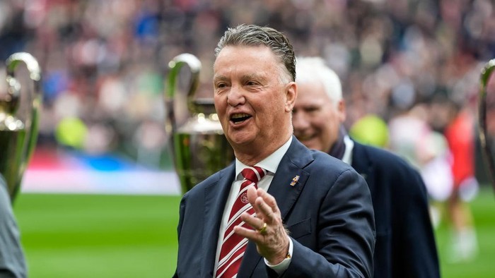 Van Gaal saat menghadiri pertandingan Eredivisie antara Ajax melawan AZ di Amsterdam, Belanda pada 16 Maret 2025.