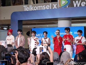 Boy Group NexT1DE Sapa Penggemar di Bandung
