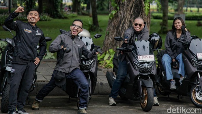Menjajal Kecanggihan Yamaha NMAX Turbo Keliling Jakarta Sebanyak 15 bikers menjajal kecanggihan teknologi Yamaha Nmax Turbo. Dalam acara bertajuk 'Riding Premium Bareng Yamaha Nmax' para bikers berkeliling Jakarta menjajal kecanggihan matic tersebut, Minggu (13/7/2025).