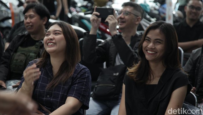 Menjajal Kecanggihan Yamaha NMAX Turbo Keliling Jakarta Sebanyak 15 bikers menjajal kecanggihan teknologi Yamaha Nmax Turbo. Dalam acara bertajuk 'Riding Premium Bareng Yamaha Nmax' para bikers berkeliling Jakarta menjajal kecanggihan matic tersebut, Minggu (13/7/2025).