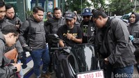Sebelum memulai perjalanan, para bikers mendapatkan penjelasan terkait safety riding, juga penjelasan mengenai fitur dan teknologi yang ada di Yamaha Nmax Turbo. Briefing ini dipimpin langsung oleh Kepala Instruktur Yamaha Riding Academy (YRA) Arief Muthia.