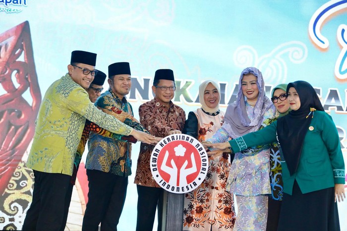 Menteri Dalam Negeri (Mendagri) Muhammad Tito Karnavian menutup perayaan Hari Ulang Tahun (HUT) ke-45 Dewan Kerajinan Nasional (Dekranas).
