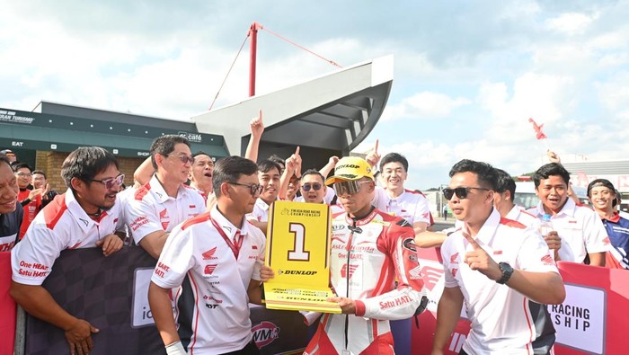 Indonesia Raya berkumandang di Asia Road Racing Championship (ARCC) 2025. Ini setelah pebalap Astra Honda Racing Team Mohammad Adenanta Putra berjaya di Jepang.