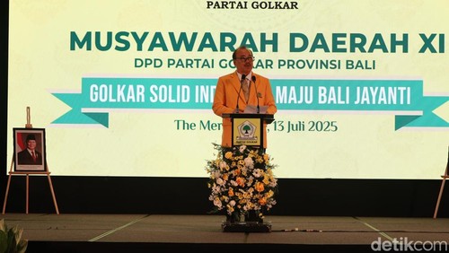 Ketua DPD Golkar Bali Nyoman Sugawa Korry saat pidato pembukaan Musda Golkar Bali ke-11 di Denpasar, Minggu (13/5/2025). (Aryo Mahendro/detikBali).