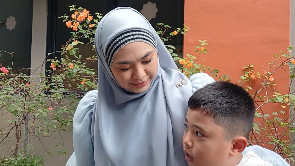Kondisi Anak Oki Setiana Dewi yang Idap Sindrom Prader-Willi