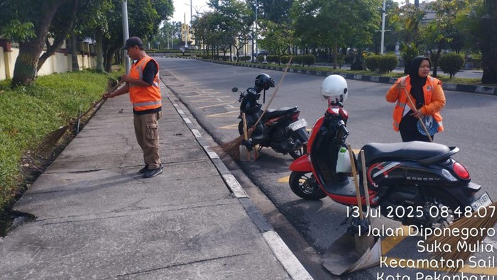 Potret Jalanan Bersih Tanpa Sampah Usai Riau Bhayangkara Run 2025 (Dok istimewa). Potret Jalanan Bersih Tanpa Sampah Usai Riau Bhayangkara Run 2025 (Dok istimewa).