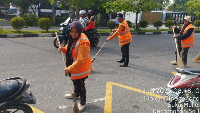 Potret Jalanan Bersih Tanpa Sampah Usai Riau Bhayangkara Run 2025 (Dok istimewa). Potret Jalanan Bersih Tanpa Sampah Usai Riau Bhayangkara Run 2025 (Dok istimewa).