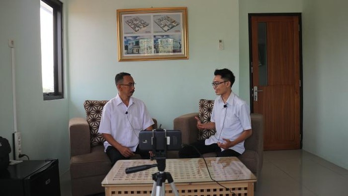 Menjawab tantangan rendahnya literasi kesehatan di tengah maraknya hoaks di media sosial, Puskesmas Pasar Rebo, Kecamatan Tenjo, secara inovatif meluncurkan program bernama SIASAT (Siaran Sehat).