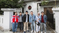 Iya, gak kok. Ini di-postnya pas kita gak di sini, nanti dimarahin Ariel, jawab Raffi Ahmad seraya tertawa. Foto: dok instagram Raffi Ahmad