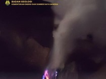 Muncul Sinar Api Biru di Dinding Kawah Baru Gunung Papandayan, Ini Sebabnya