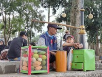 Ulekan Ujang Jarang Menari Kala Situ Bagendit Sepi