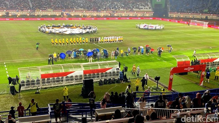 Suasana final Piala Presiden 2025 di Stadion Si Jalak Harupat