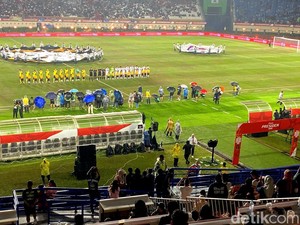 Hujan Tak Surutkan Antusiasme Final Piala Presiden 2025 di SJH